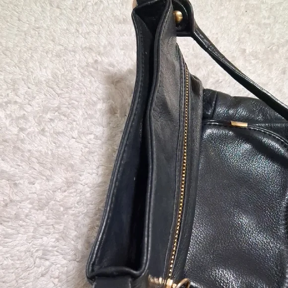 B. Makowsky Black Leather Crossbody Bag with Gold Details - Picture 8 of 8
